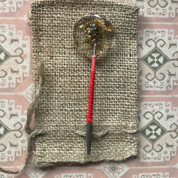 Handmade botanical resin art clip with macrame covered post - round gold bud 1C - Picture 2 of 8